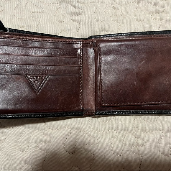 GUESS men’s black and brown genuine leather wallet - Picture 3 of 8
